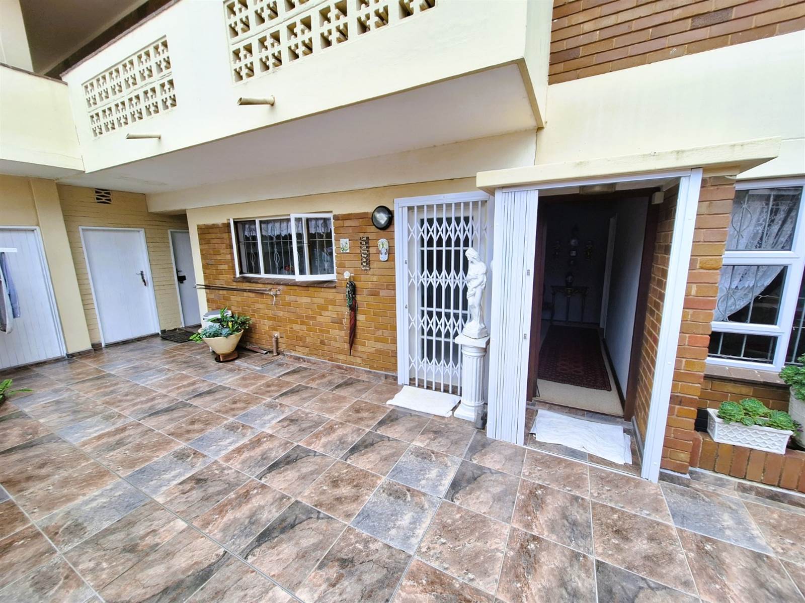 3 Bed Apartment in Uvongo photo number 22