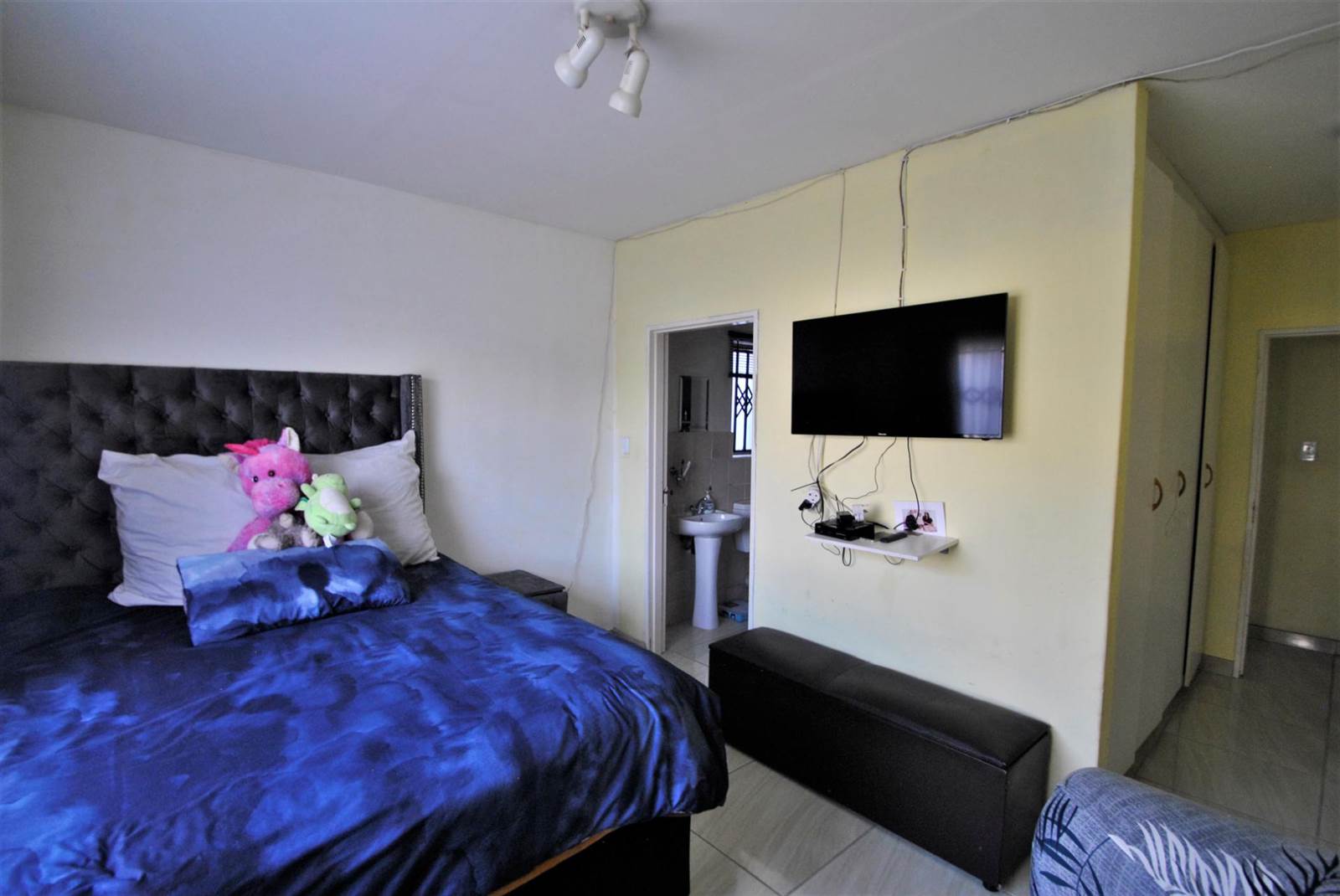2 Bed Apartment in Crystal Park photo number 12