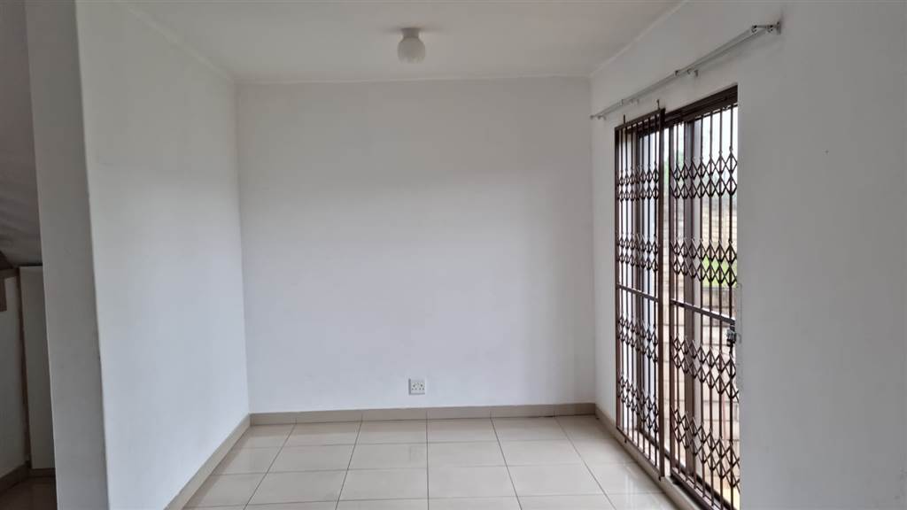 3 Bed Duplex in Tongaat Central photo number 4