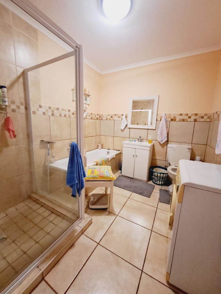 2 Bed Townhouse in Krugersdorp Central photo number 10
