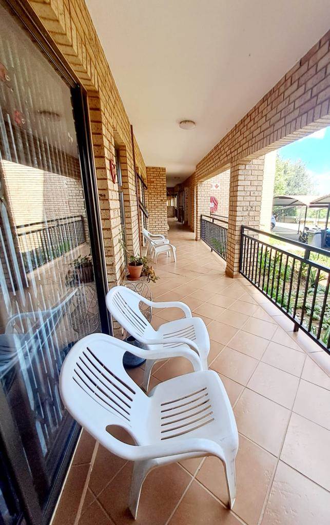 2 Bed Townhouse in Krugersdorp Central photo number 19