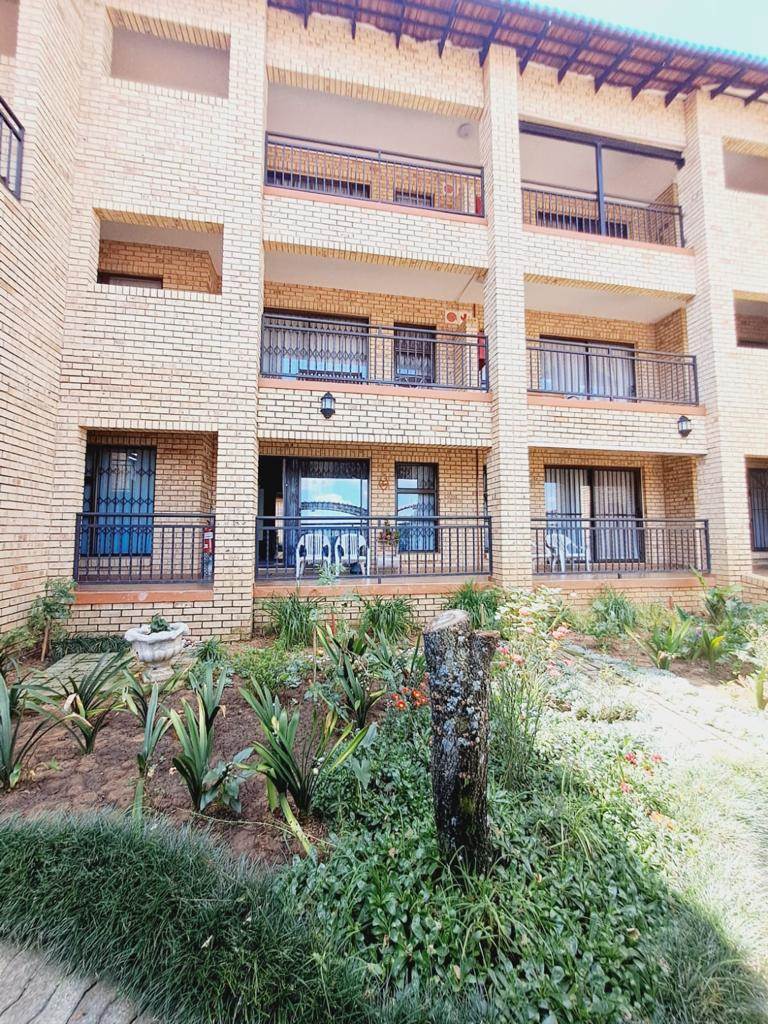 2 Bed Townhouse in Krugersdorp Central photo number 22