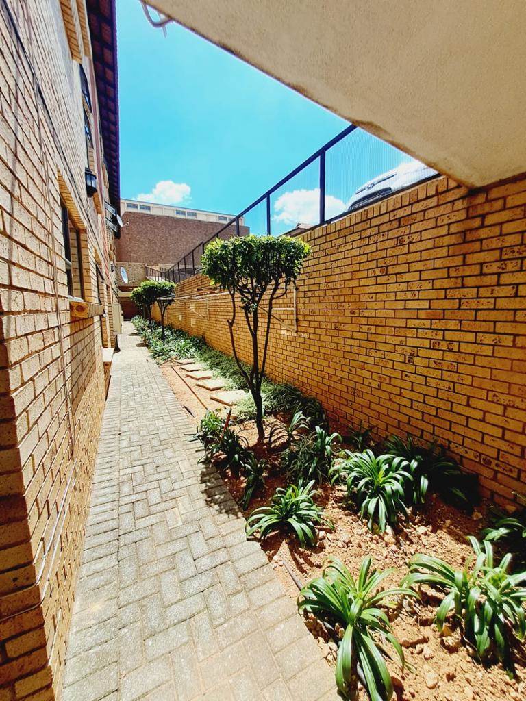 2 Bed Townhouse in Krugersdorp Central photo number 24