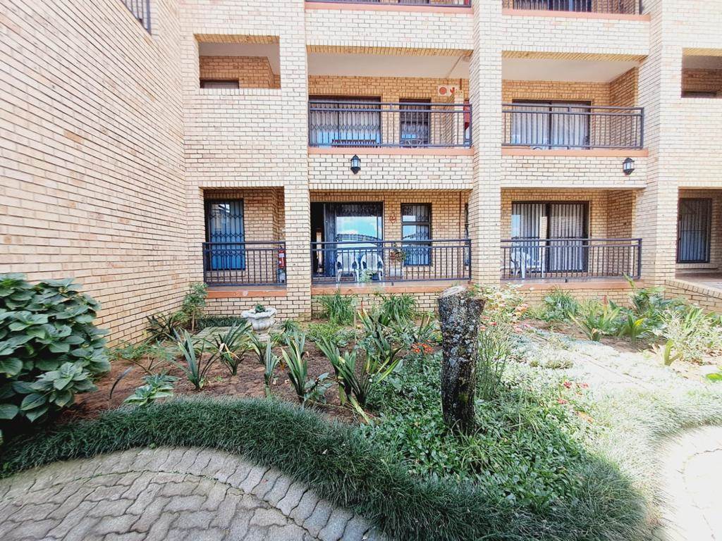 2 Bed Townhouse in Krugersdorp Central photo number 21