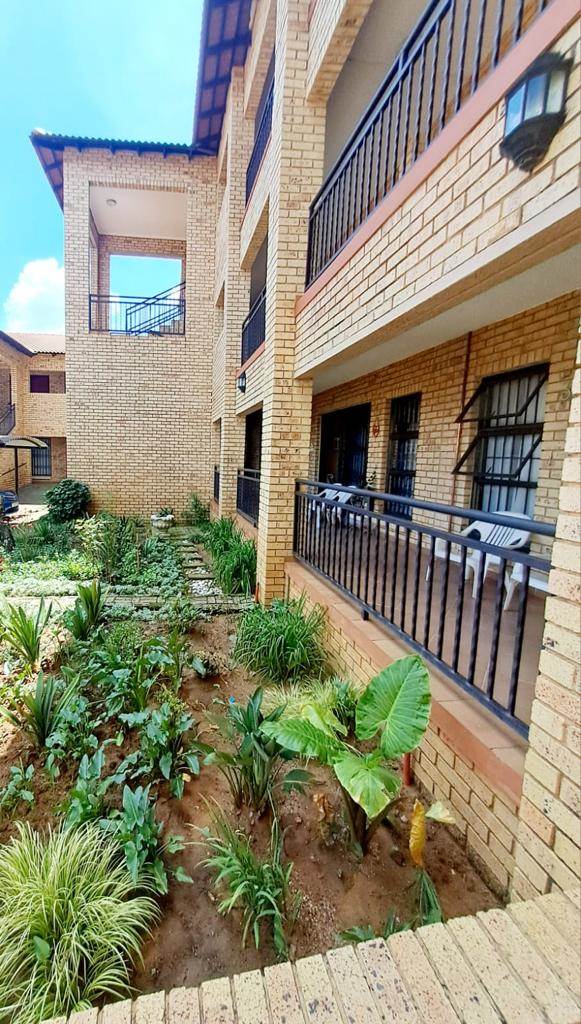 2 Bed Townhouse in Krugersdorp Central photo number 23