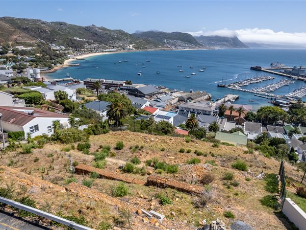 1400 m² Land available in Simons Town