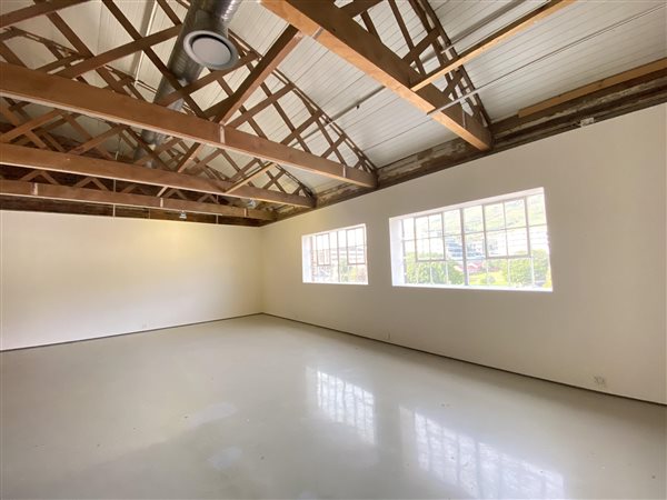 385  m² Commercial space in Woodstock