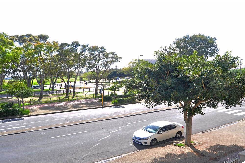 905  m² Commercial space in Green Point photo number 2
