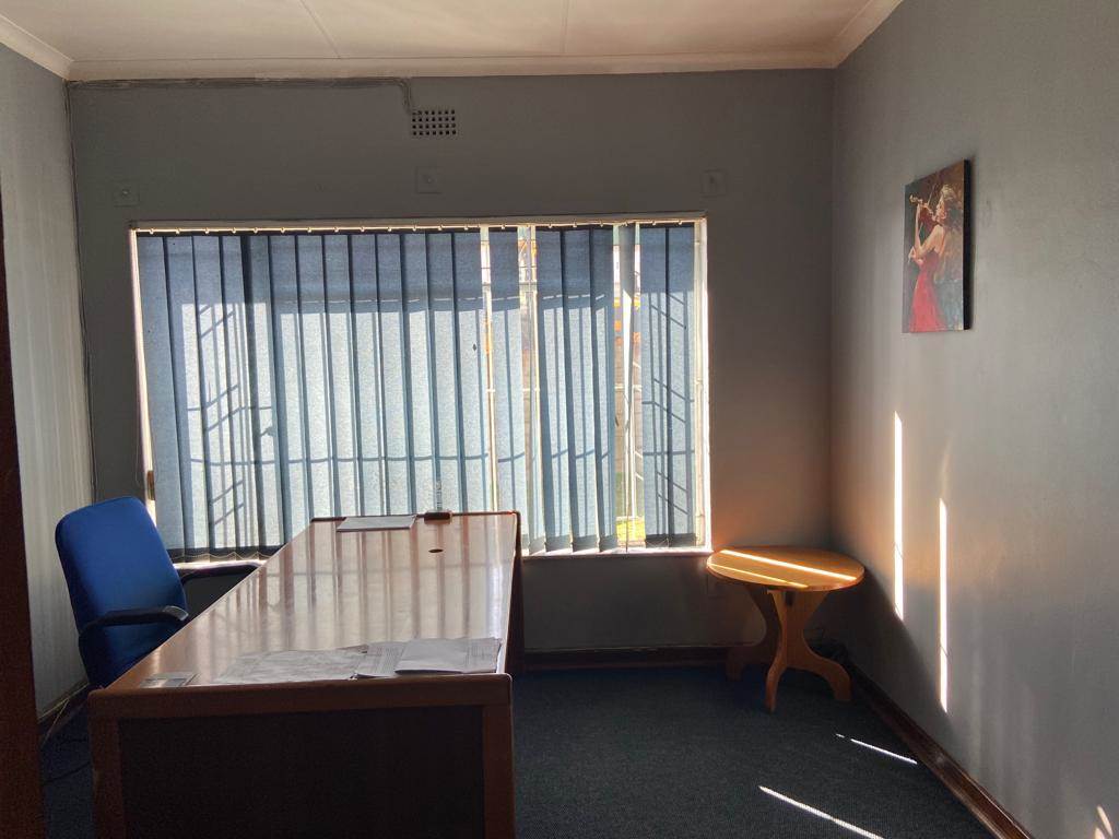 450  m² Commercial space in Klipfontein photo number 11