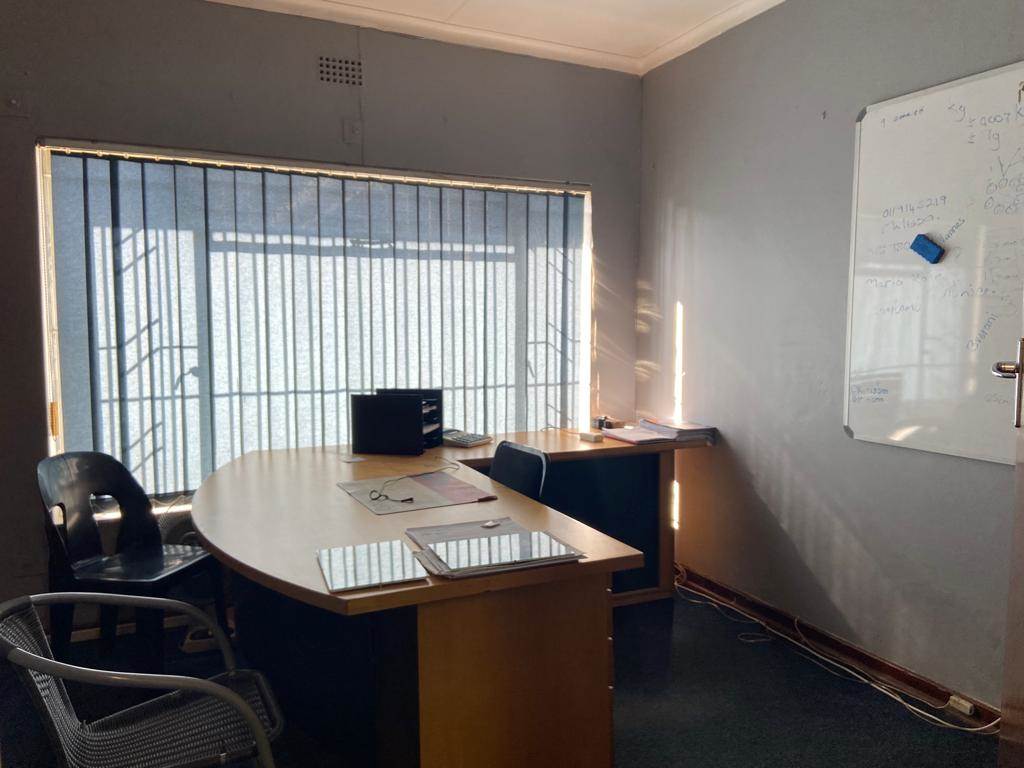 450  m² Commercial space in Klipfontein photo number 9