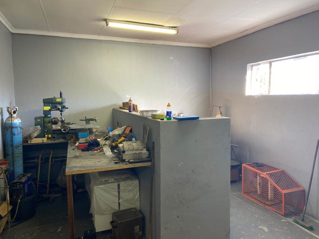 450  m² Commercial space in Klipfontein photo number 7