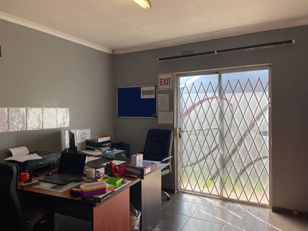 450  m² Commercial space in Klipfontein photo number 14