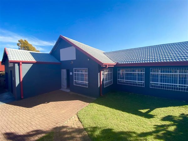 450  m² Commercial space in Klipfontein