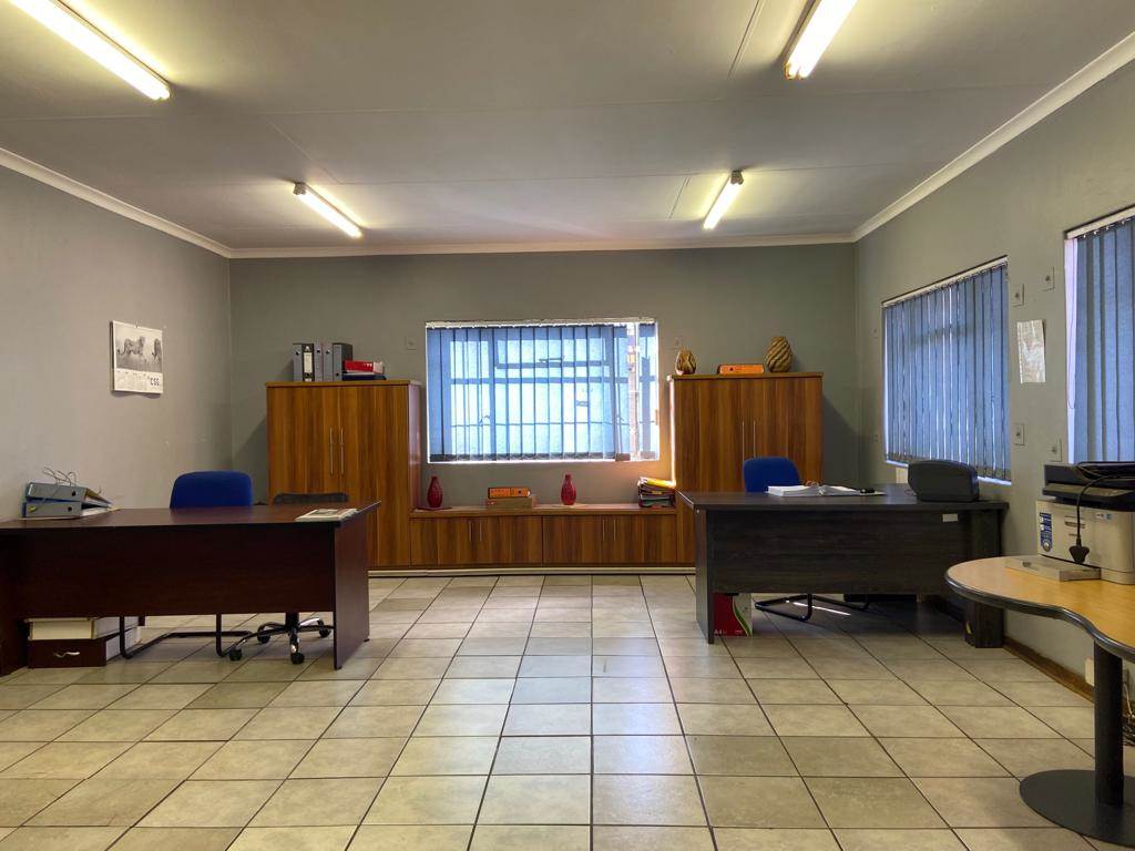 450  m² Commercial space in Klipfontein photo number 3