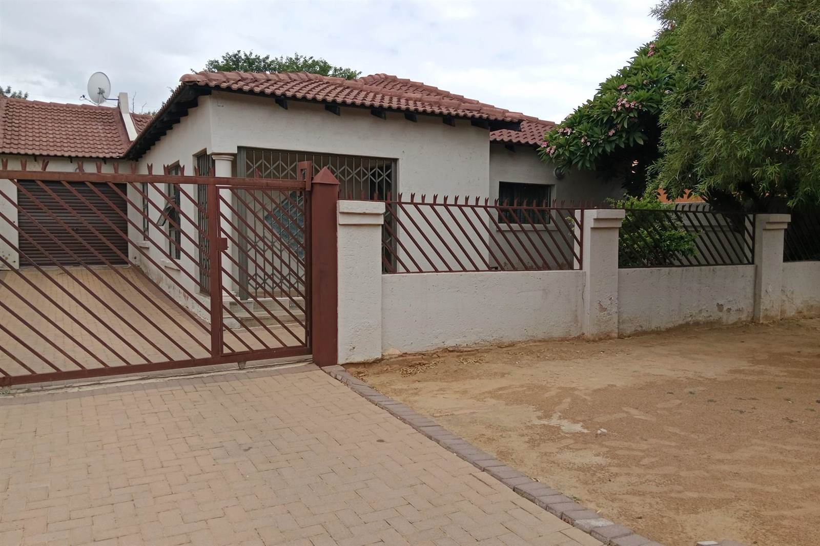 3 Bed House in Mabopane photo number 2