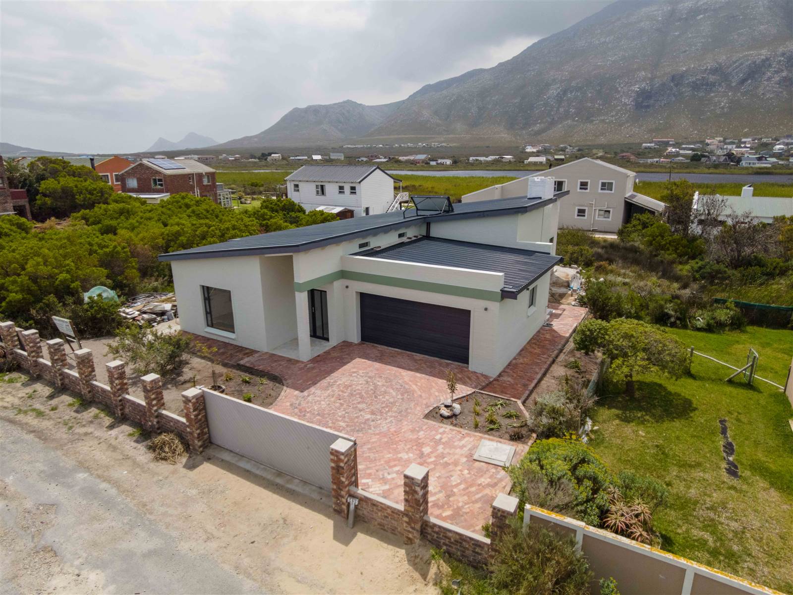 3 Bed House in Bettys Bay photo number 2