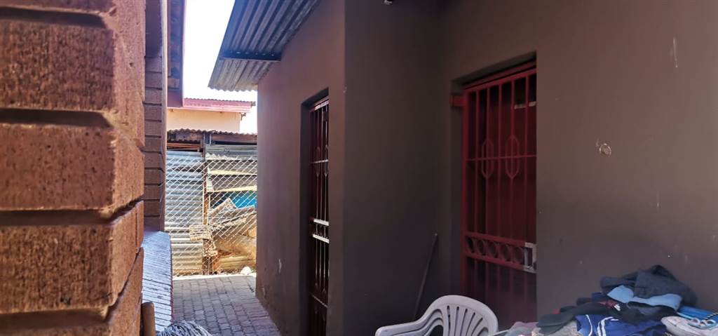 3 Bed House in Mamelodi West photo number 14