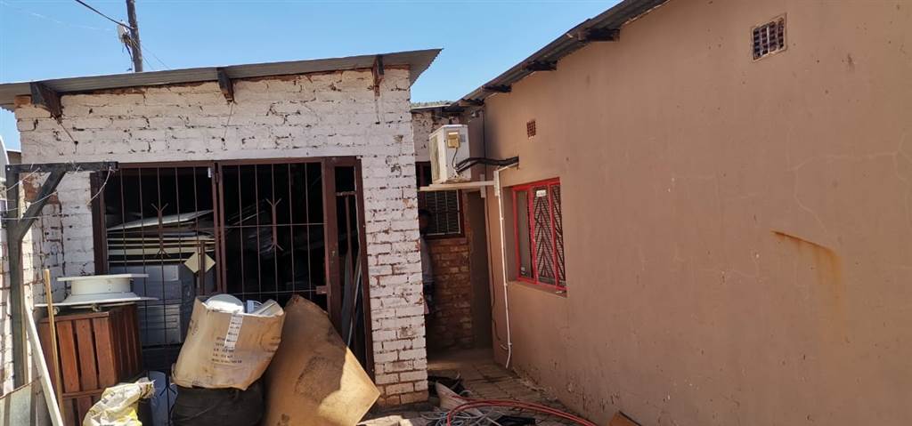 3 Bed House in Mamelodi West photo number 13