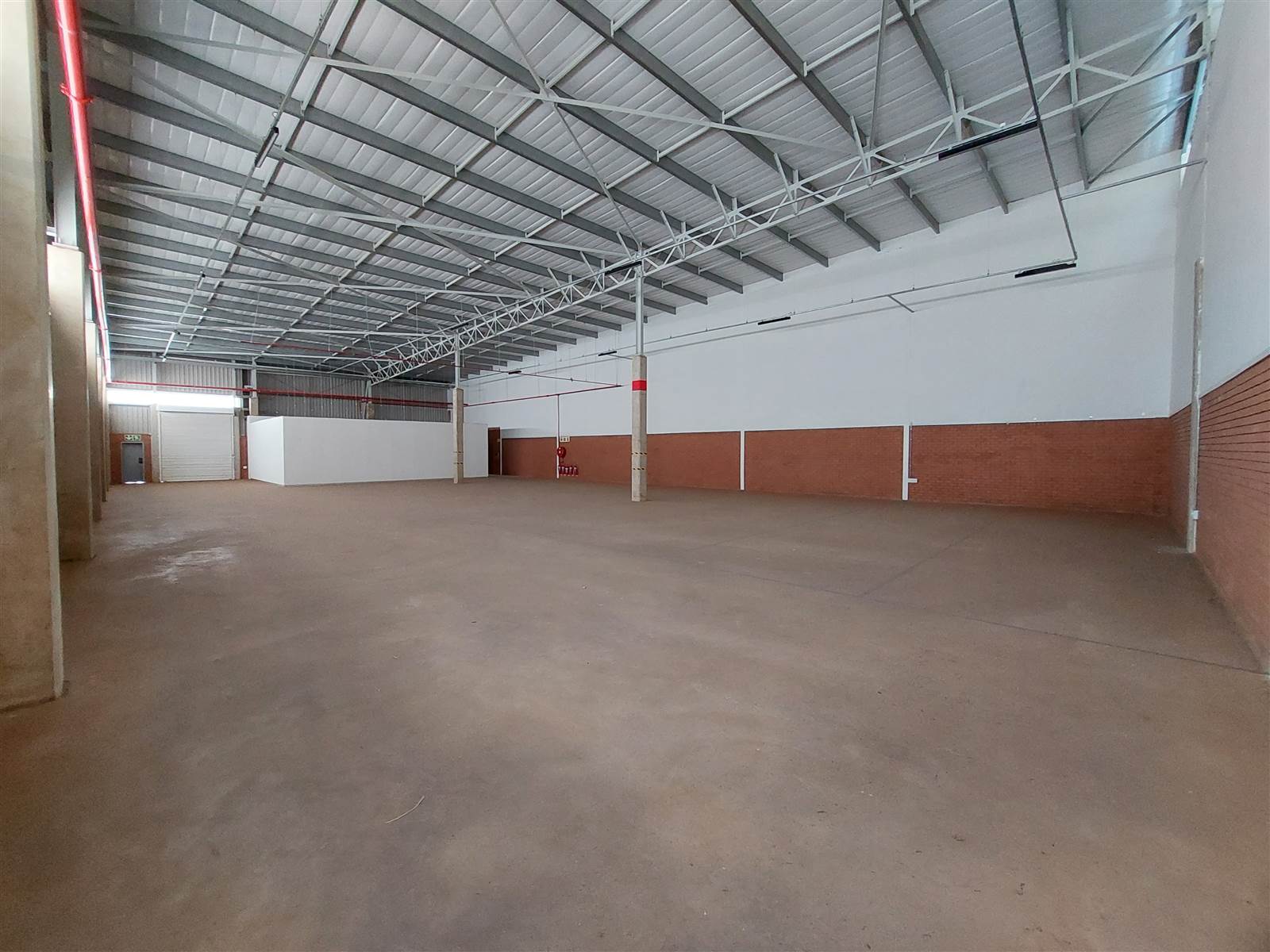 676  m² Industrial space in Clayville photo number 2