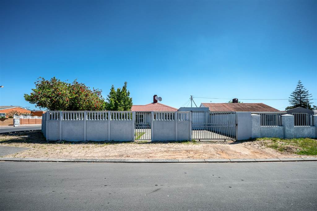 3 Bed House in Matroosfontein photo number 16