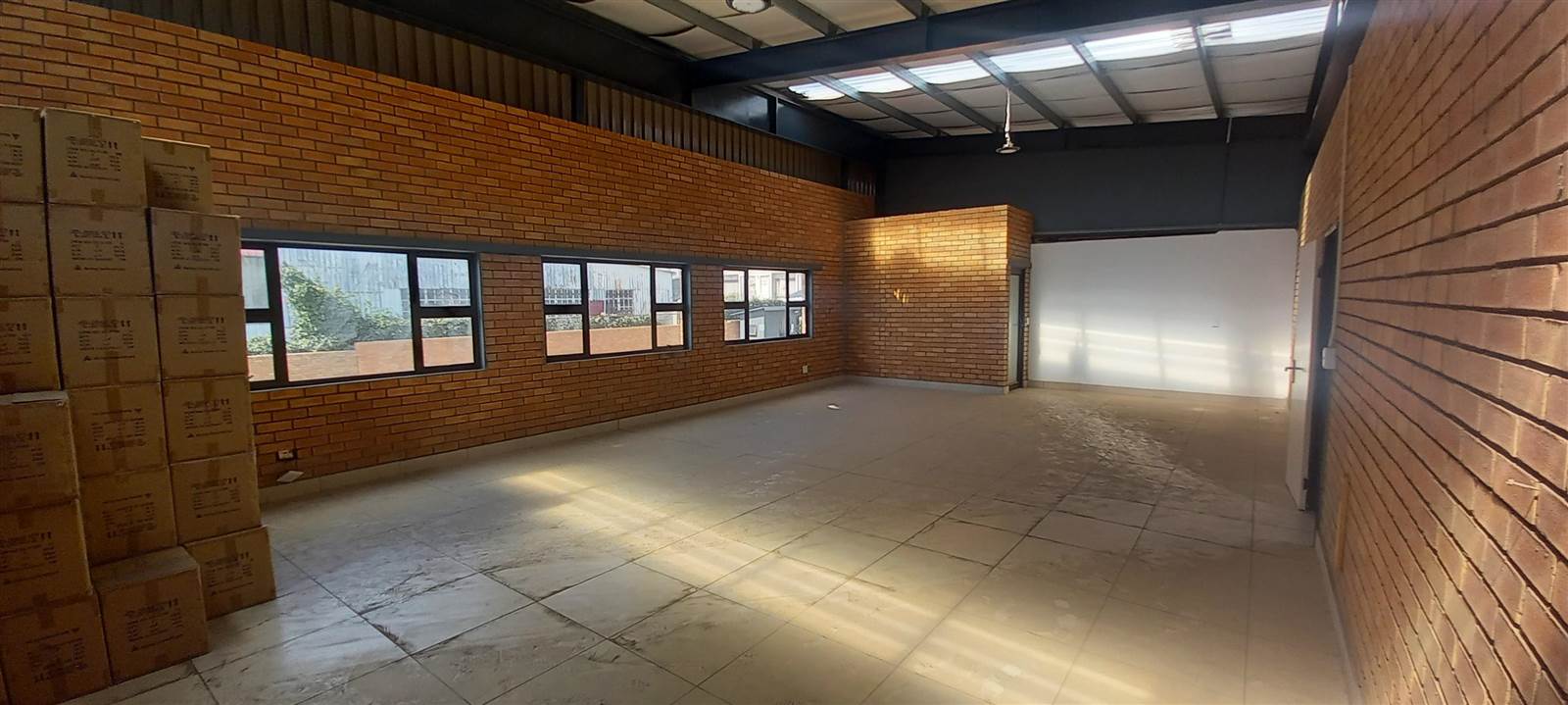 693  m² Industrial space in Sebenza photo number 2