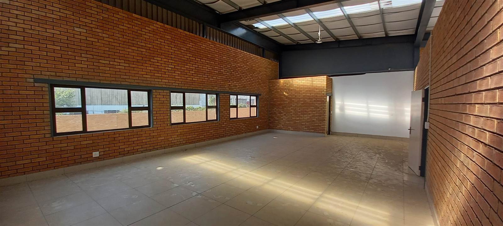 693  m² Industrial space in Sebenza photo number 12