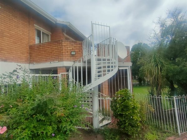 5 Bedroom House 5 Bedroom House