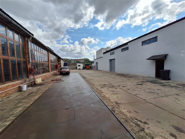 348  m² Industrial space