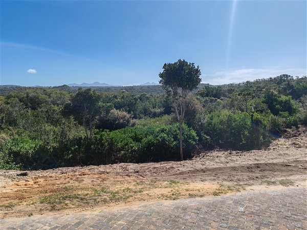 807 m² Land available in Cola Beach