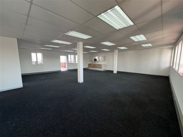 163  m² Commercial space