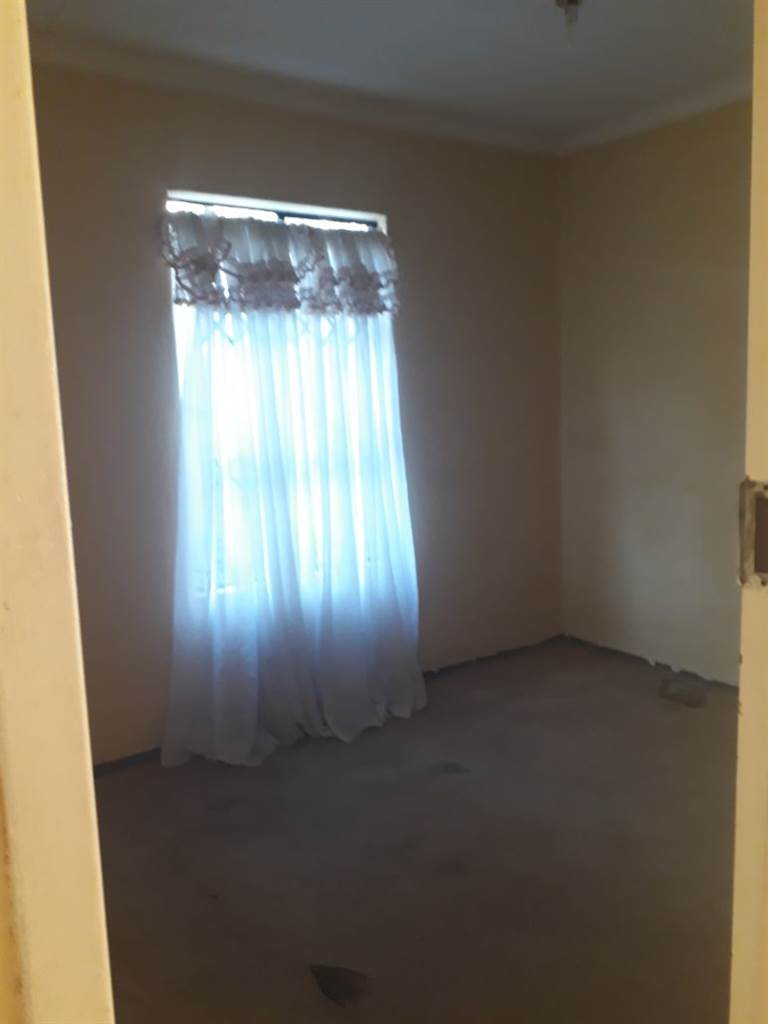 2 Bed House in Clayville photo number 6