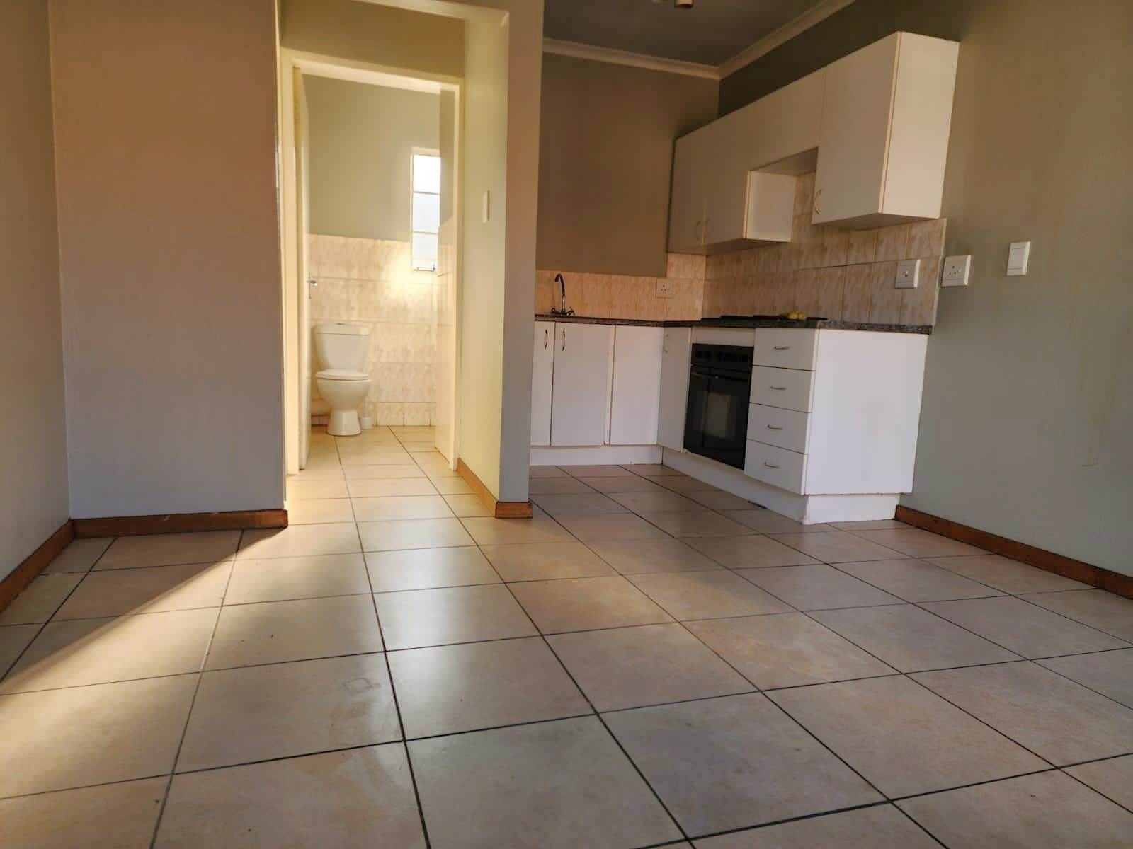 1 Bed Apartment in Kempton Park Central photo number 3