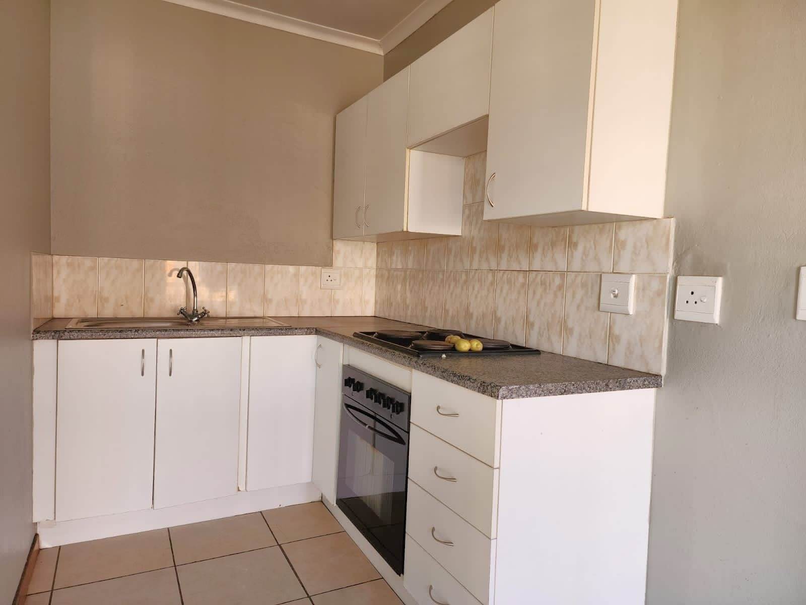 1 Bed Apartment in Kempton Park Central photo number 6