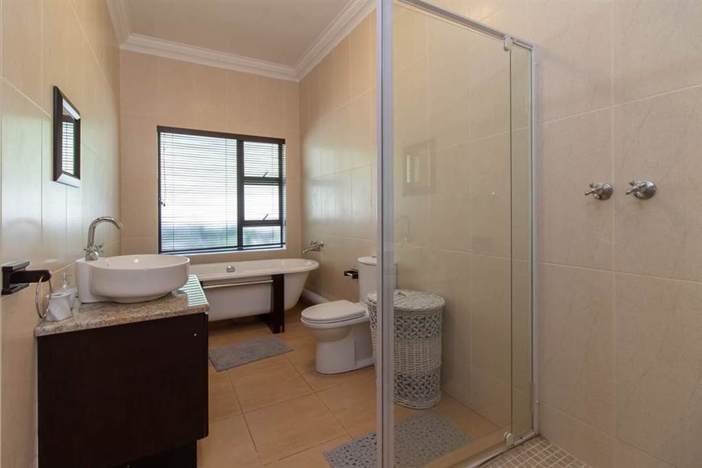 4 Bed House in Port Alfred photo number 12