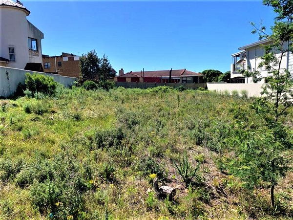 640 m² Land