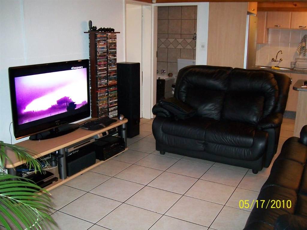 2 Bed Townhouse in Meyersdal photo number 2