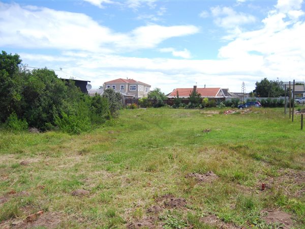 703 m² Land