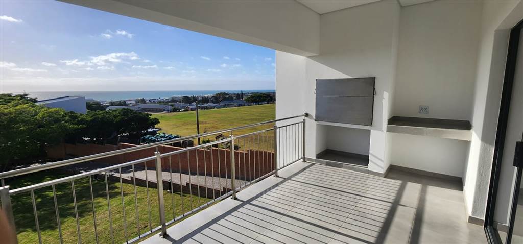 2 Bed Apartment in Jeffreys Bay photo number 1