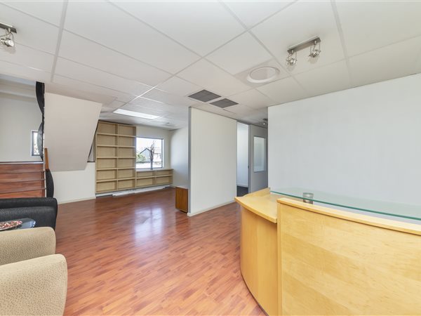 197  m² Commercial space in Tableview