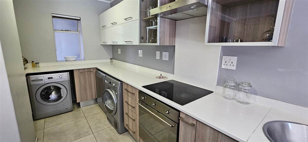 3 Bed Apartment in Oaklands photo number 10