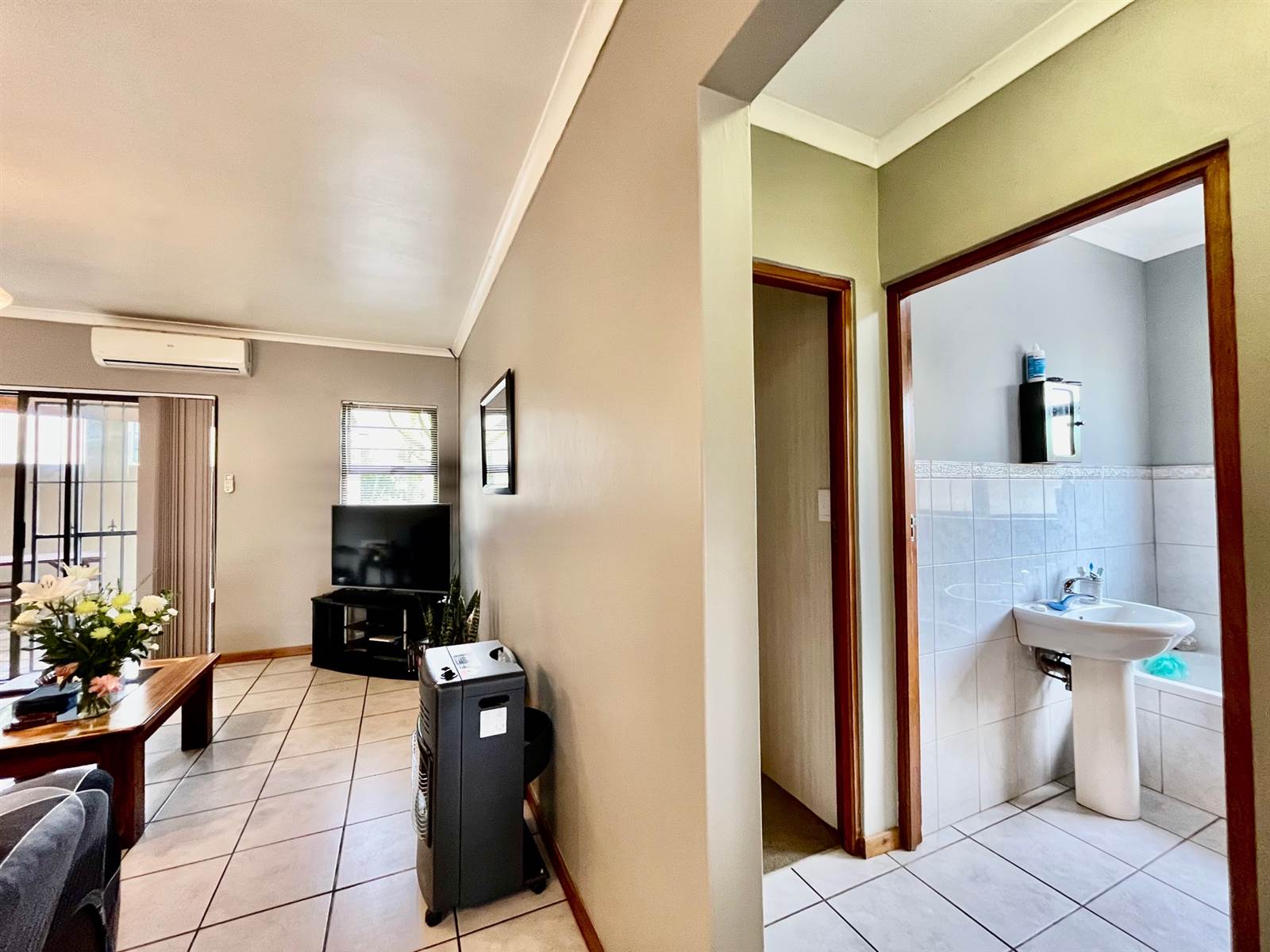 2 Bed Townhouse in Swellendam photo number 9