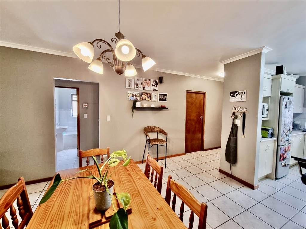 2 Bed Townhouse in Swellendam photo number 8