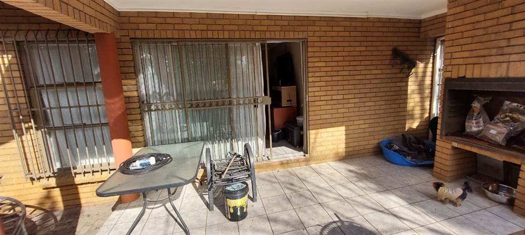 2 Bed Townhouse in Delmas photo number 3