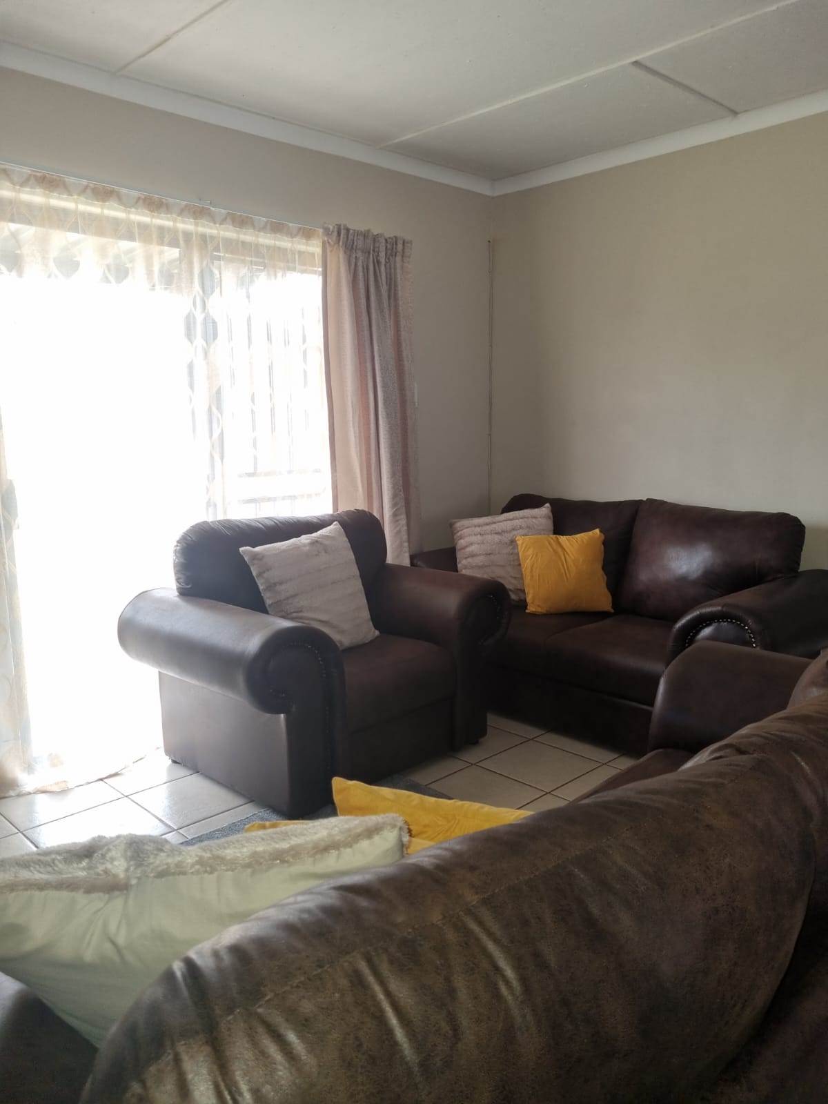 3 Bed Townhouse in Quaggafontein photo number 4