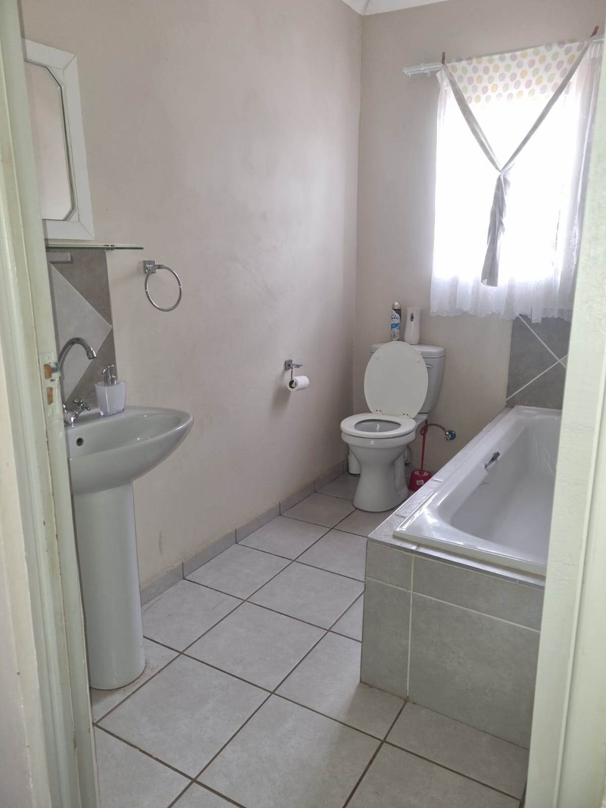 3 Bed Townhouse in Quaggafontein photo number 15