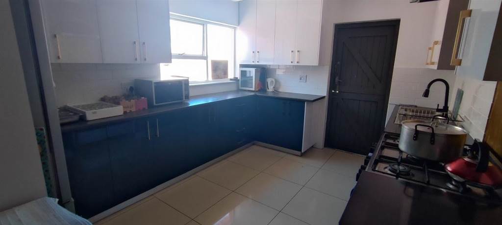4 Bed House in Strandfontein photo number 6