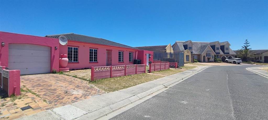 4 Bed House in Strandfontein photo number 28