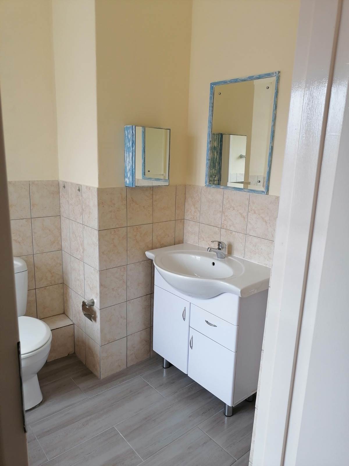 2 Bed Apartment in Olifantsfontein photo number 13