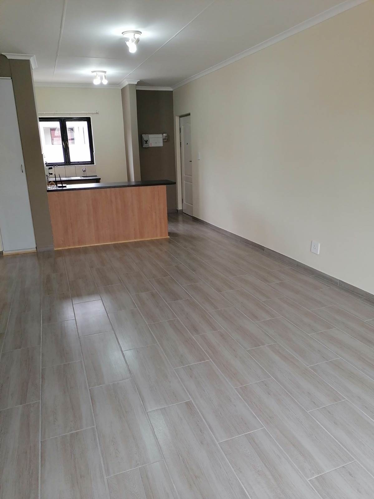 2 Bed Apartment in Olifantsfontein photo number 6