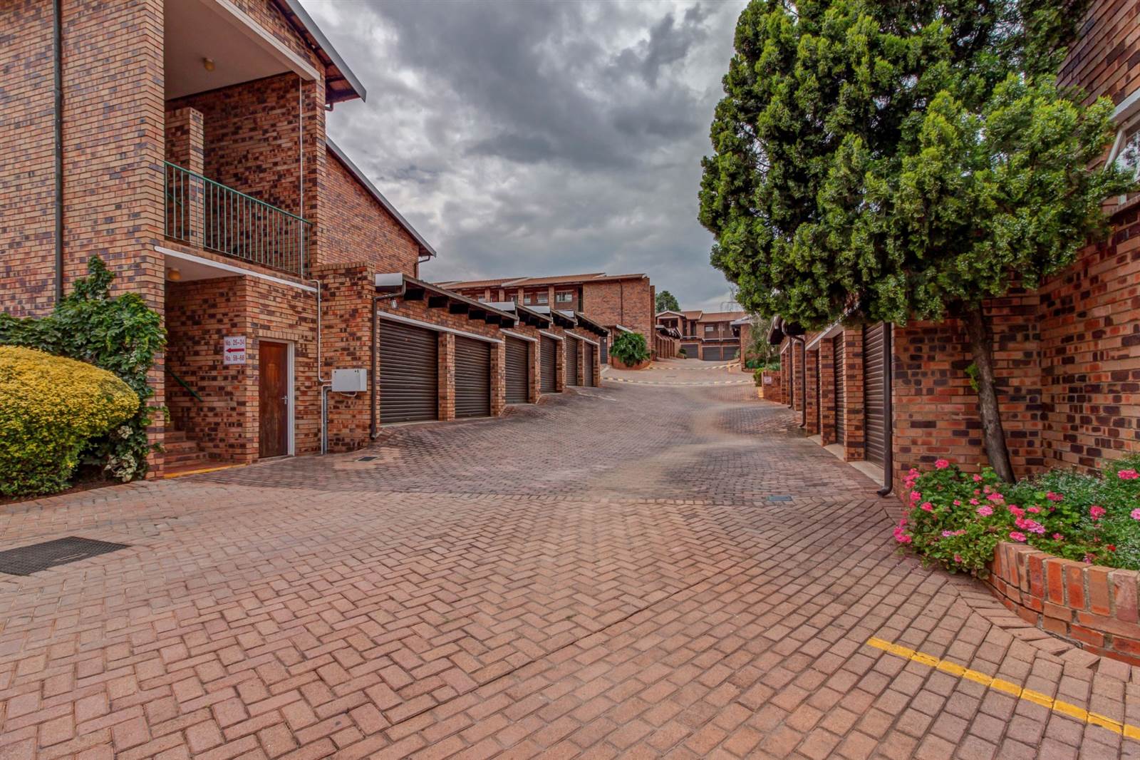 2 Bed Apartment in Northcliff photo number 15